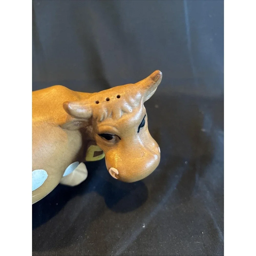 Twin Winton Brown Cow Pepper Shaker – 3 Hole Top – Vintage Ceramic Figurine